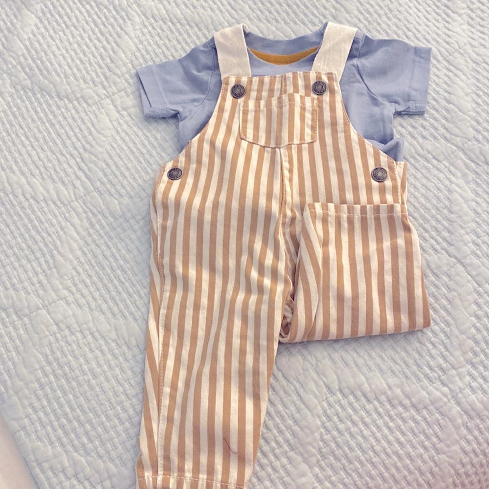 Carter’s bodysuit/ suspenders/ NWT/ 3 months/ 🧸 5 for 25 dollars.